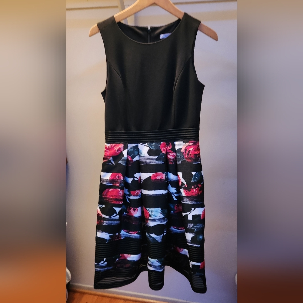 Carmen Marc Valvo Black and Red Fit and Flare Midi Dress
